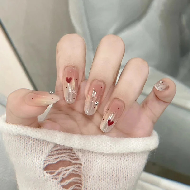 Elegante Druck-Nageltips mit goldenen Akzenten Karnz
