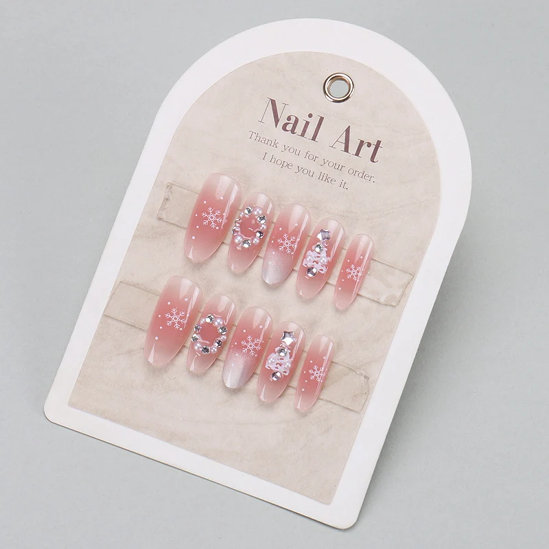 Elegante Druck-Nageltips mit goldenen Akzenten Karnz