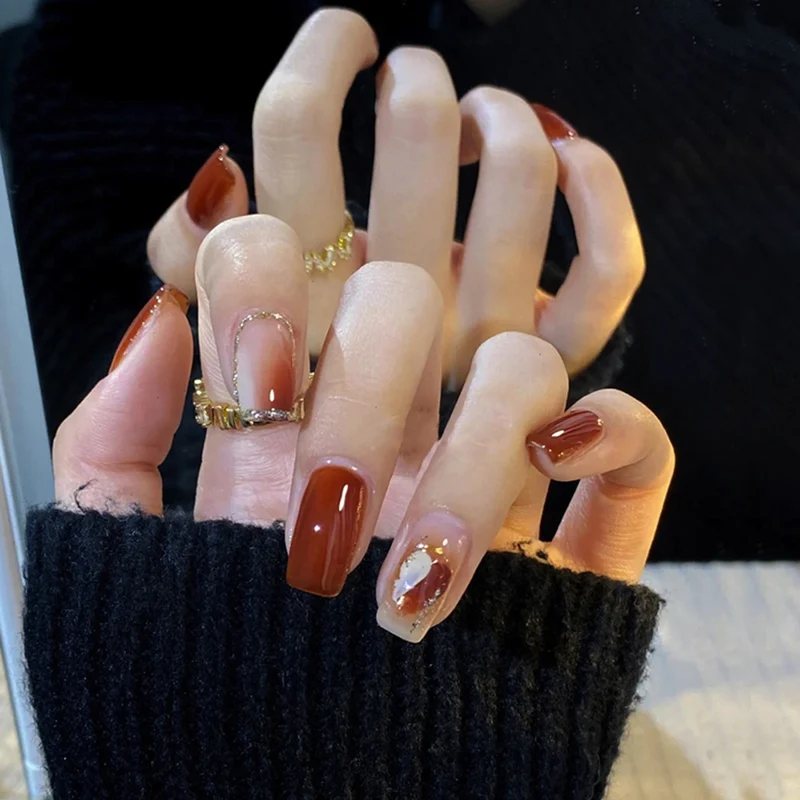 Elegantes Press-On-Nagelset mit funkelnden Spitzenakzenten Karnz