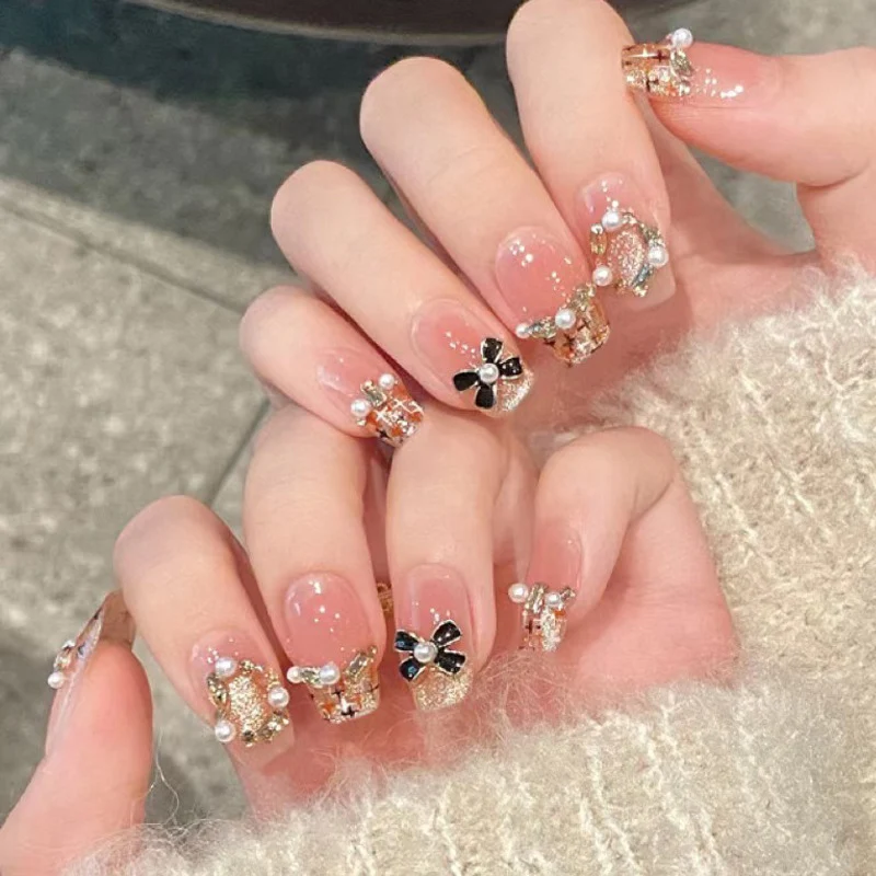 Elegantes Press-On-Nagelset mit Glitter- und Glanzfinish Karnz