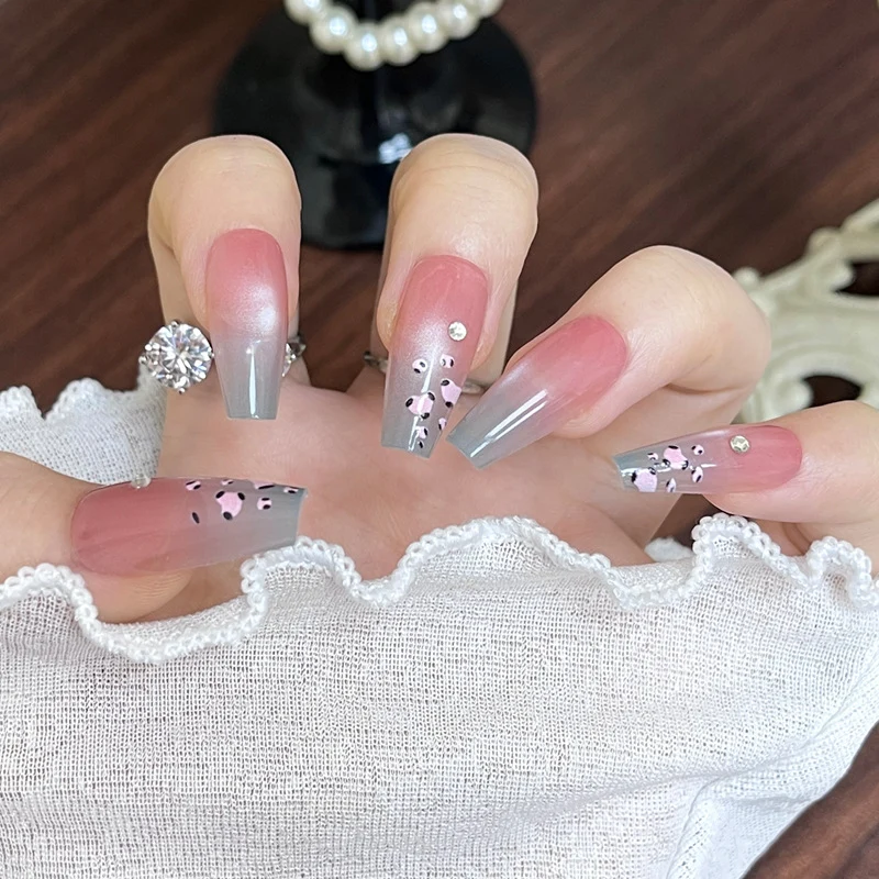 Elegante Nagelkunst Press-On Nägel Karnz