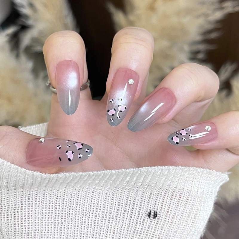Elegante Nagelkunst Press-On Nägel Karnz