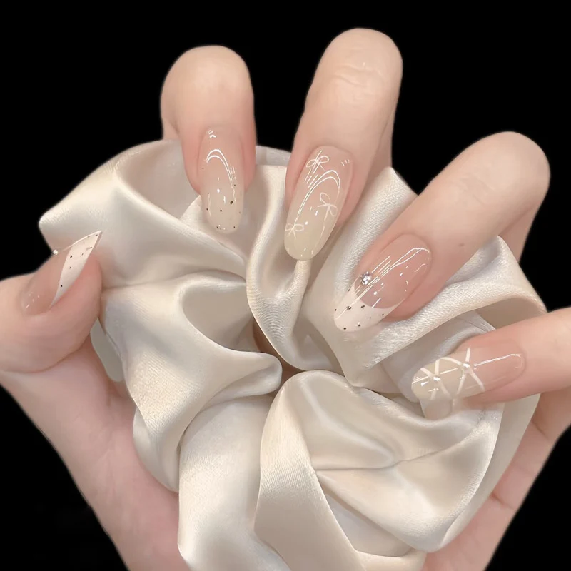 Elegante Nagelkunst Press-On Nägel Karnz
