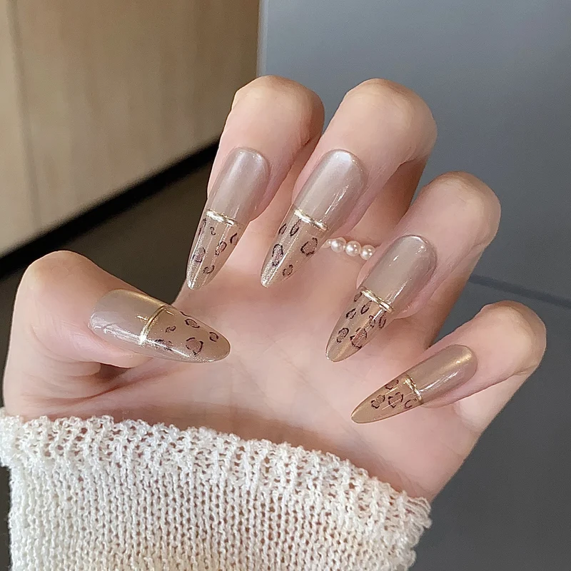 Elegante Lange Press-On Nägel Set mit Künstlerischen Spitzen Karnz
