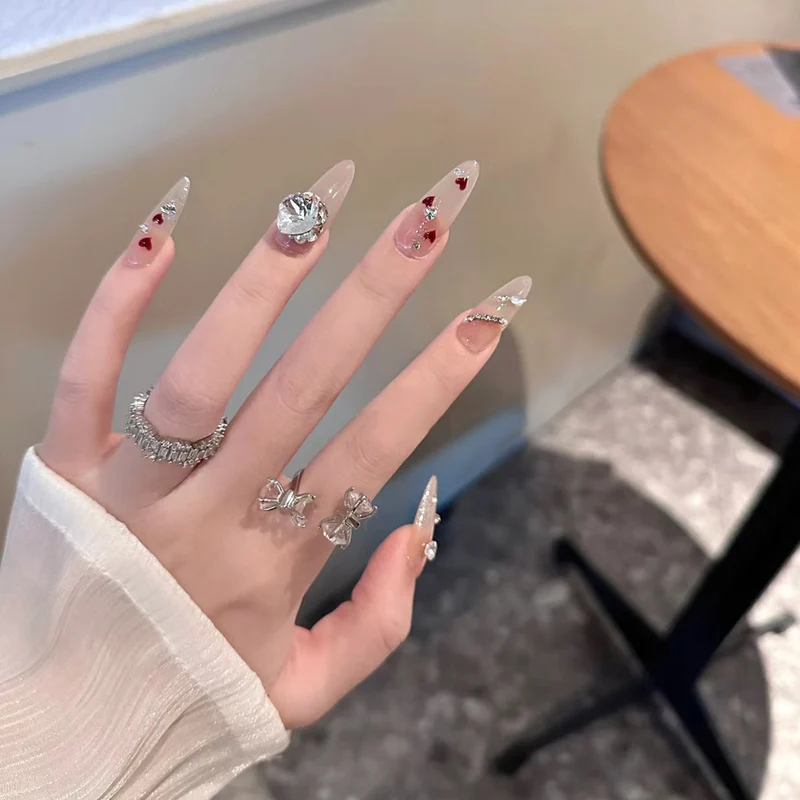 Elegante Lange Press-On Nägel Set mit Künstlerischen Spitzen Karnz