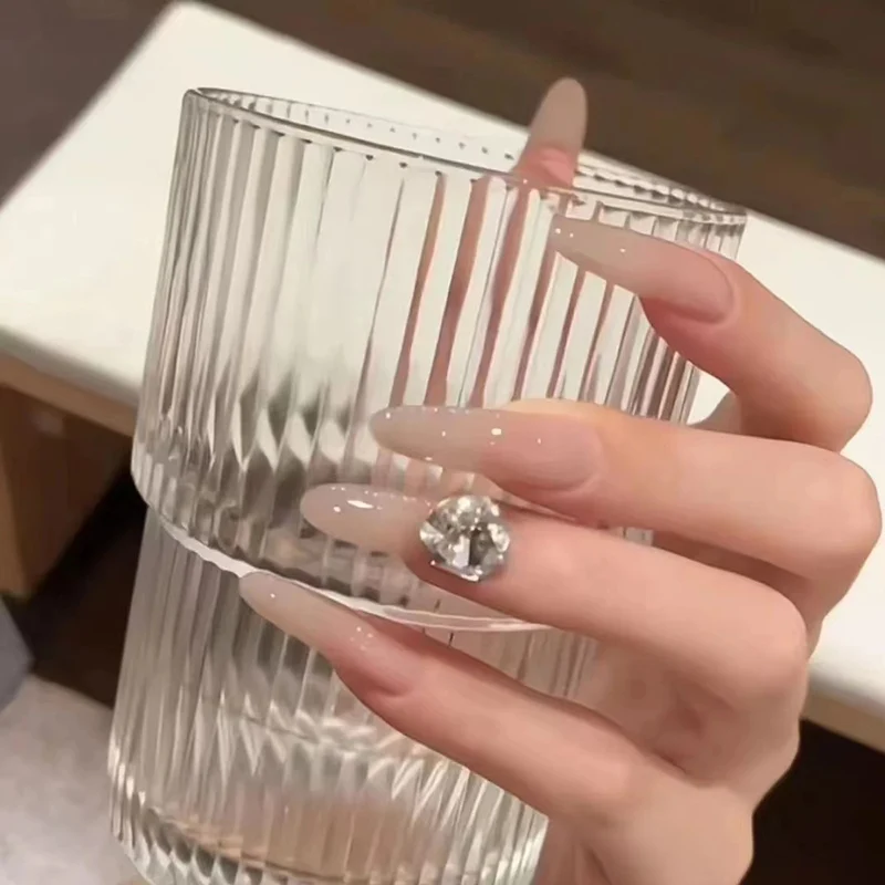 Elegante Lange Press-On Nägel Set mit Künstlerischen Spitzen Karnz