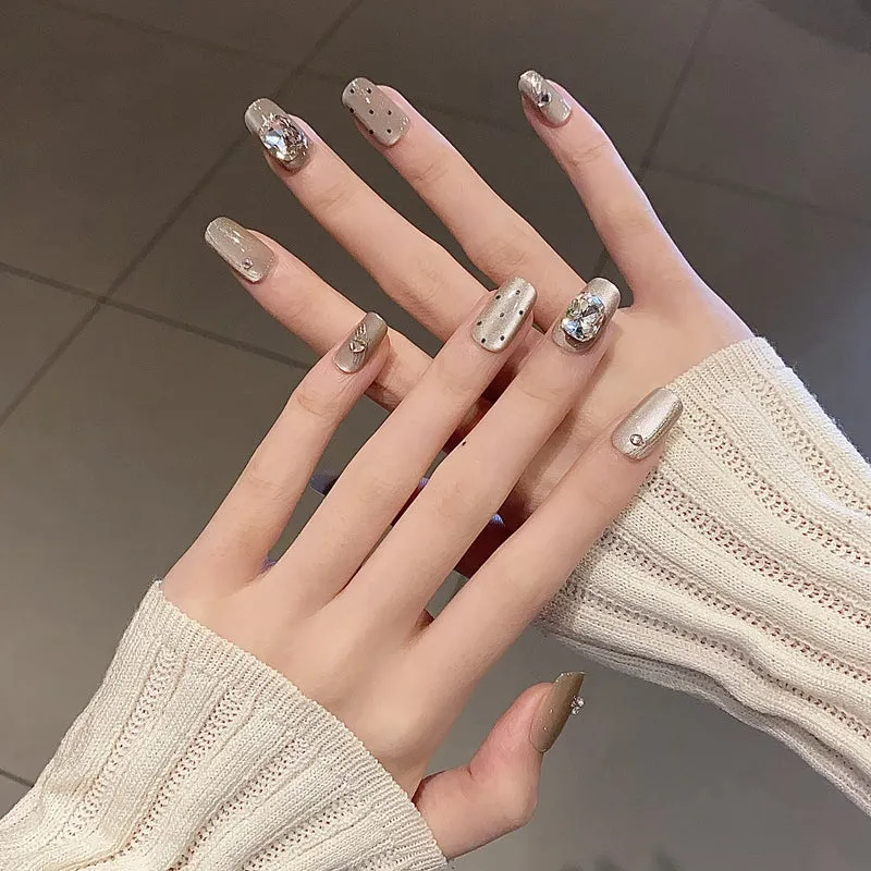 Thematische Nagelkunst Press-On Nägel mit süßen Charakter- und Schleifendesigns Karnz