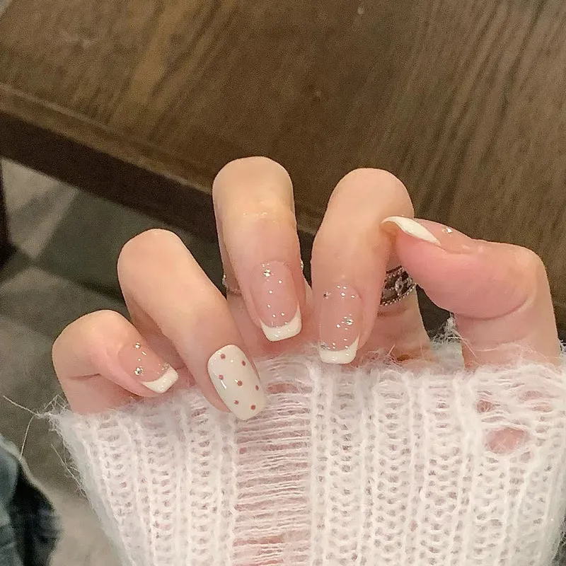 Thematische Nagelkunst Press-On Nägel mit süßen Charakter- und Schleifendesigns Karnz