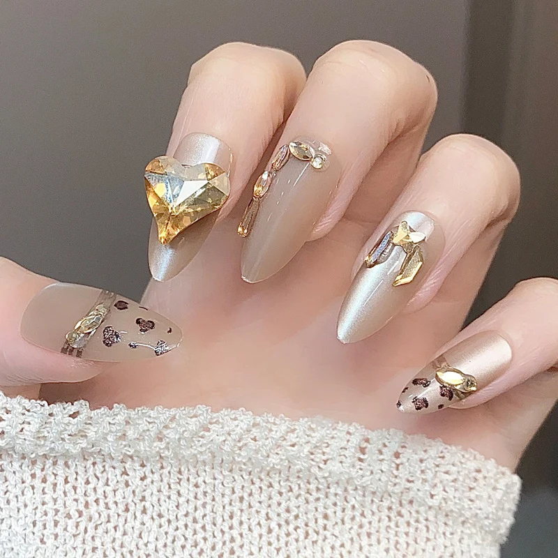 Stylische Press-On-Nageltips mit Leopardendesign Karnz