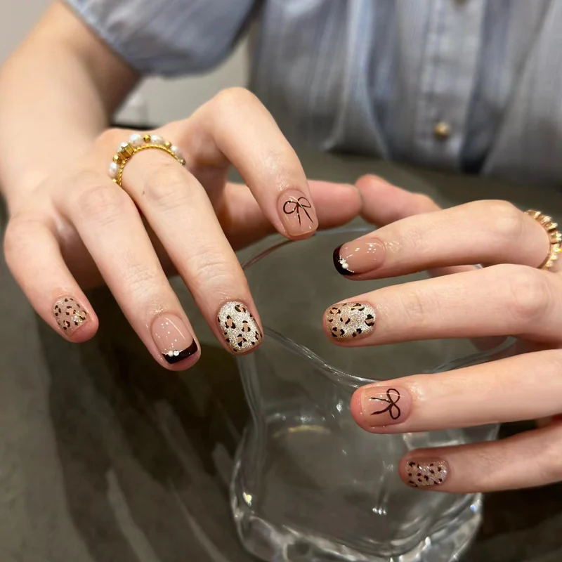 Stylische Press-On-Nageltips mit Leopardendesign Karnz