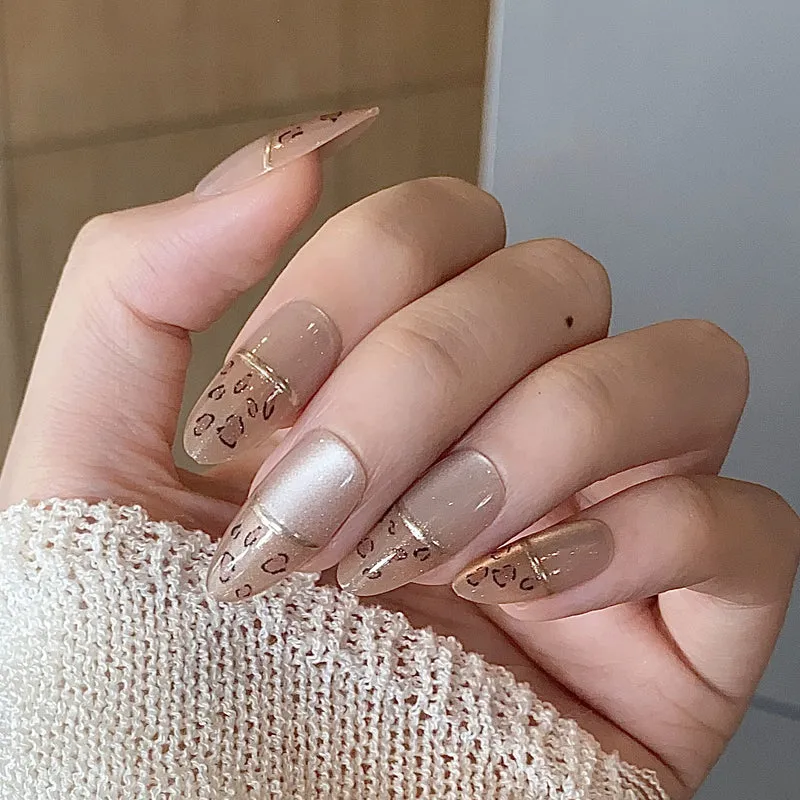 Stylische Press-On-Nageltips mit Leopardendesign Karnz