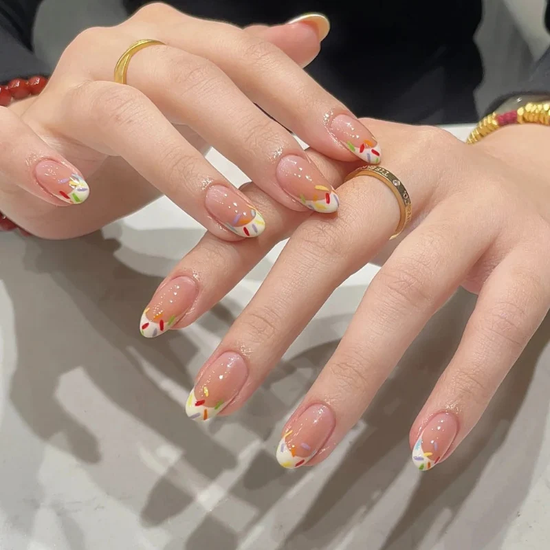 Stylisches Press-On Nagel-Set mit eleganten Glitzerakzenten Karnz