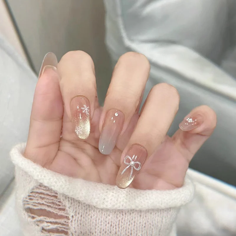 Stylisches Press-On Nagel-Set mit eleganten Glitzerakzenten Karnz