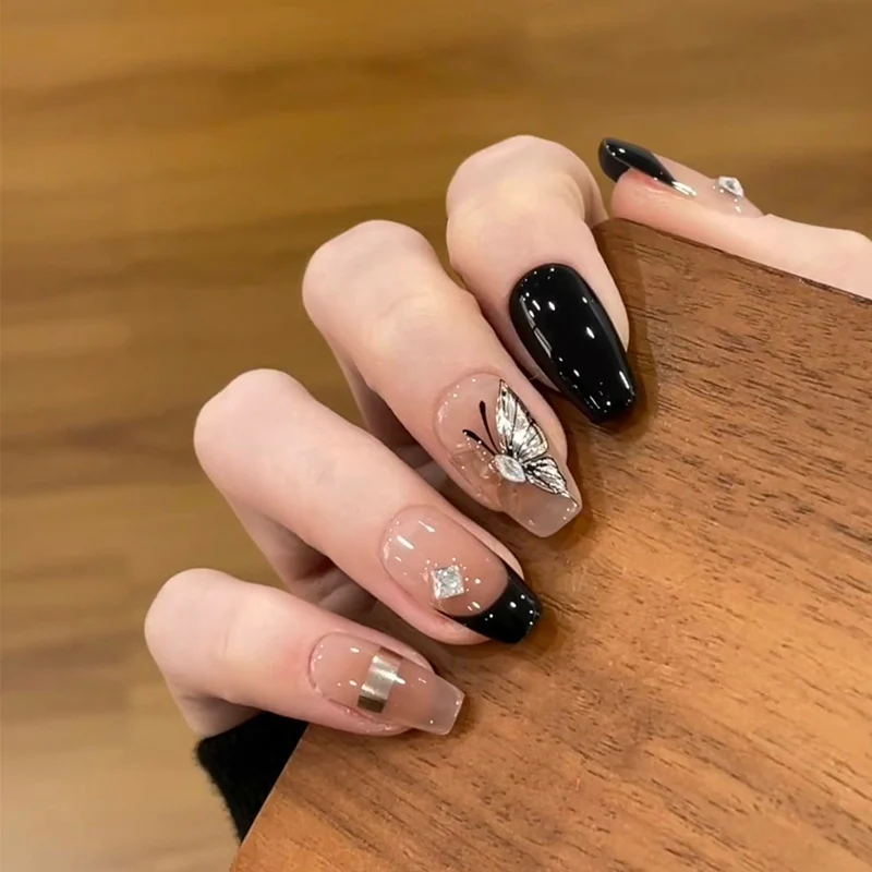 Stylisches Press-On Nagel-Set mit eleganten Glitzerakzenten Karnz