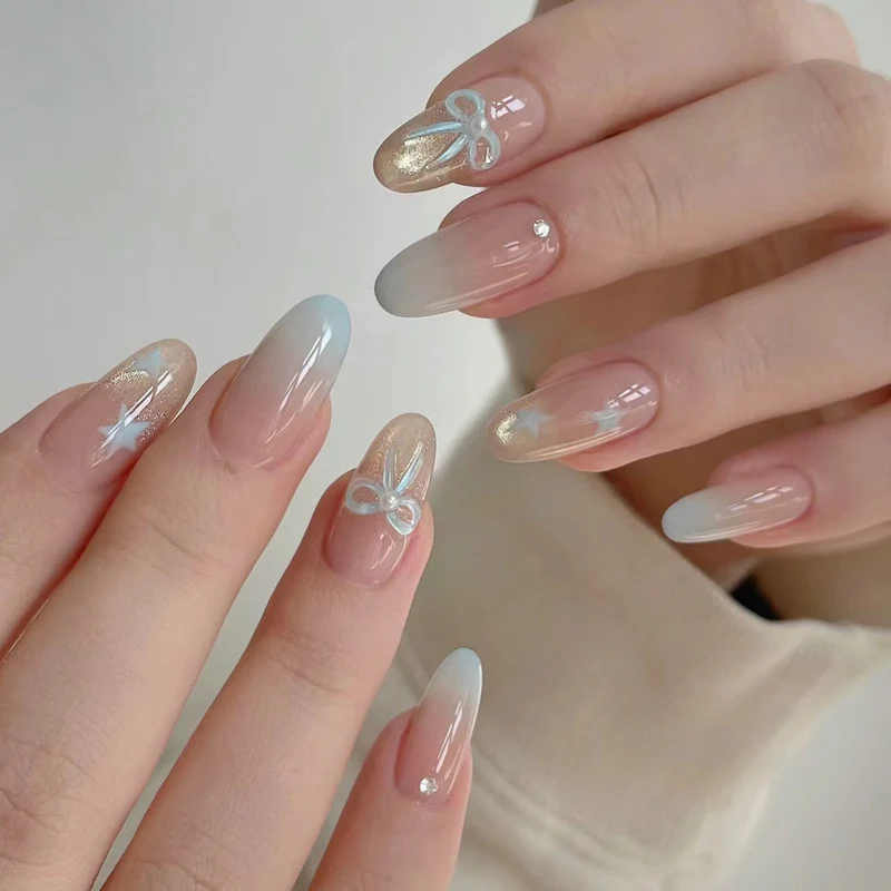 Stylisches Press-On Nagel-Set mit eleganten Glitzerakzenten Karnz