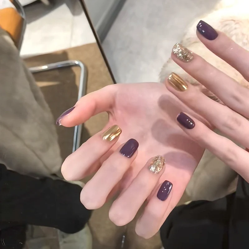 Stylisches Press-On Nagel-Set mit eleganten Glitzerakzenten Karnz