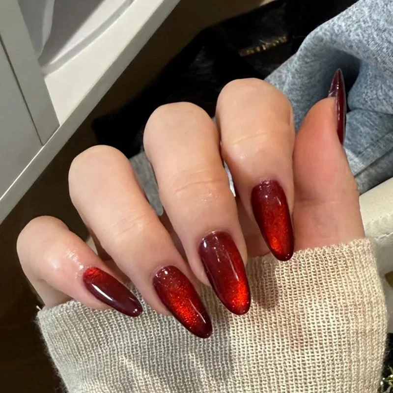 Stylisches Nagelkunst Press-On Set mit Glitter und glänzendem Finish Karnz