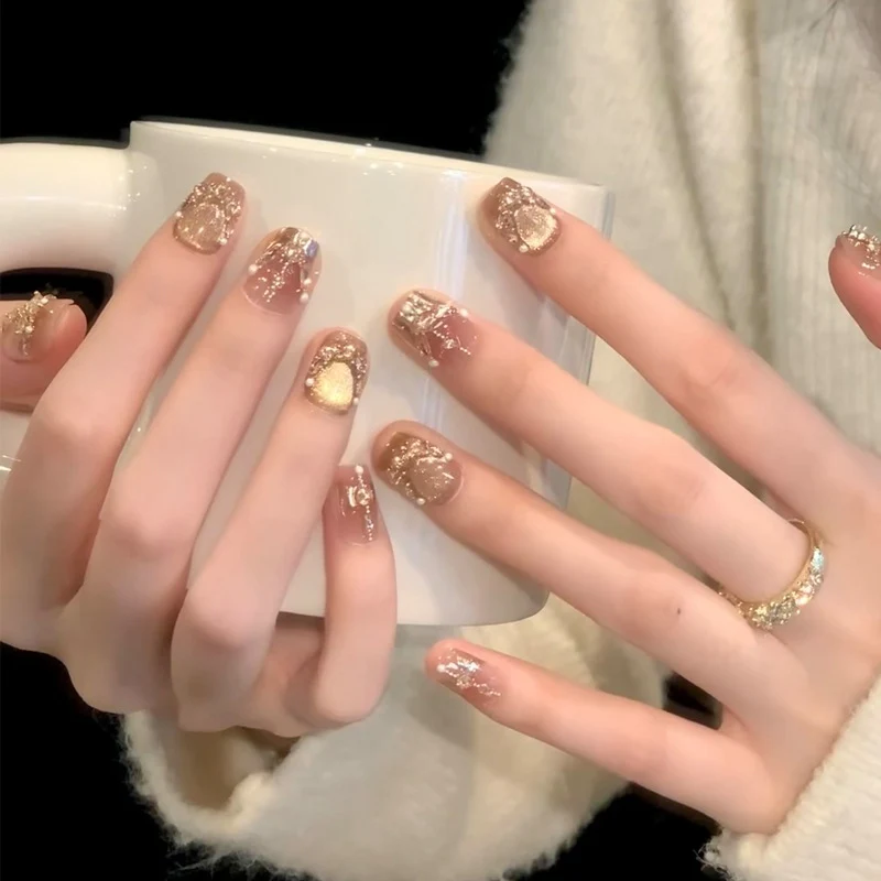 Stylisches Nagelkunst Press-On Set mit Glitter und glänzendem Finish Karnz