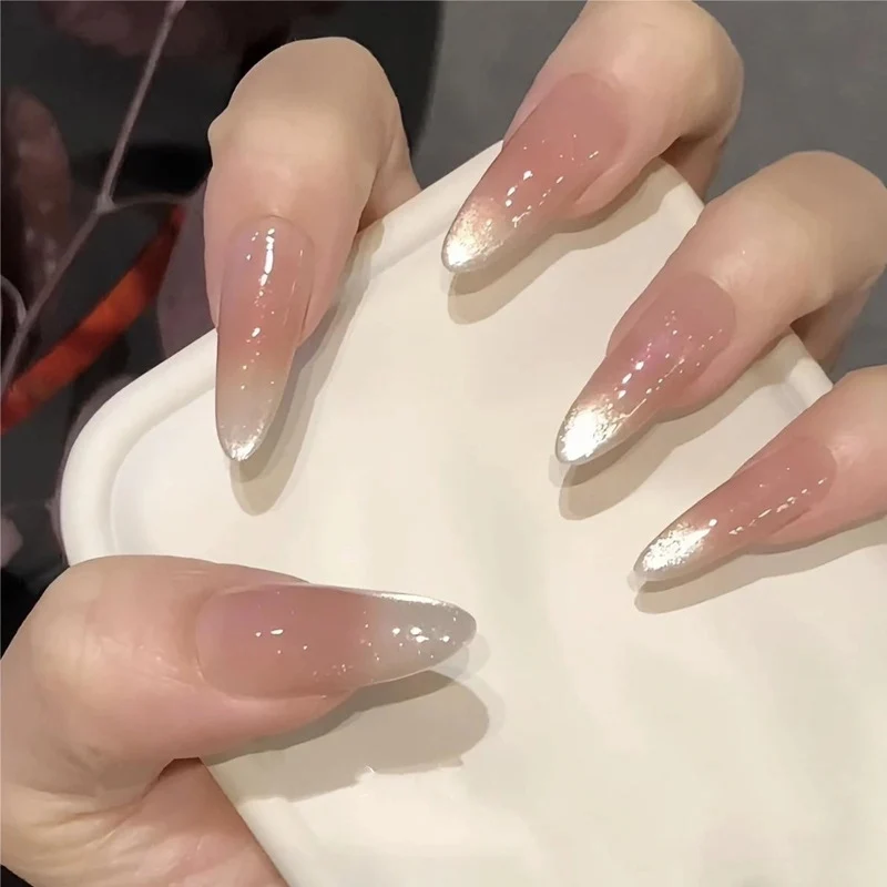 Stylisches Nagelkunst Press-On Set mit Glitter und glänzendem Finish Karnz