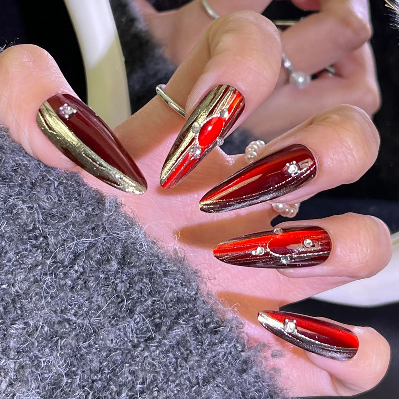 Stylisches Nagelkunst Press-On Set mit Glitter und glänzendem Finish Karnz