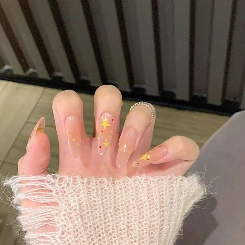 Stylisches Nagelkunst Press-On Set mit Glitter und glänzendem Finish Karnz