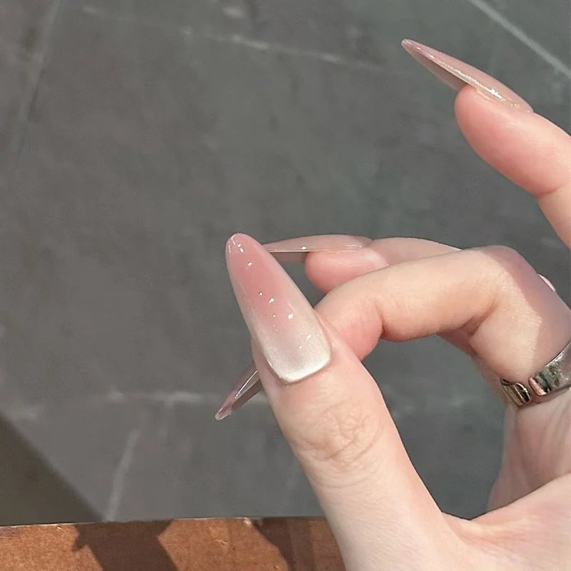 Stiletto Spitze Press-On Nagelset mit Ombre- und Glitzerakzenten Karnz