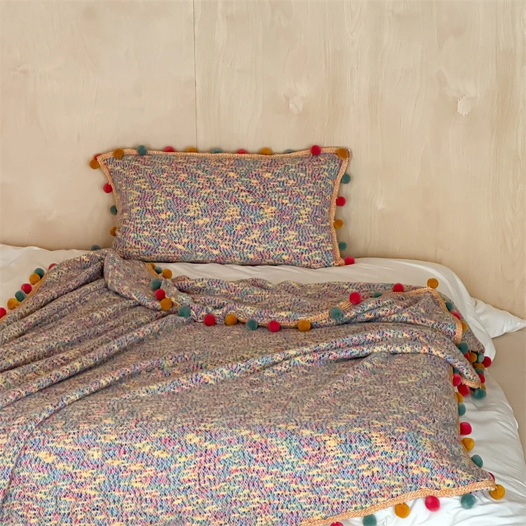 Extraweiche Kuschel-Wohndecke mit Pompon-Borte und meliertem Chenille-Relief Karnz