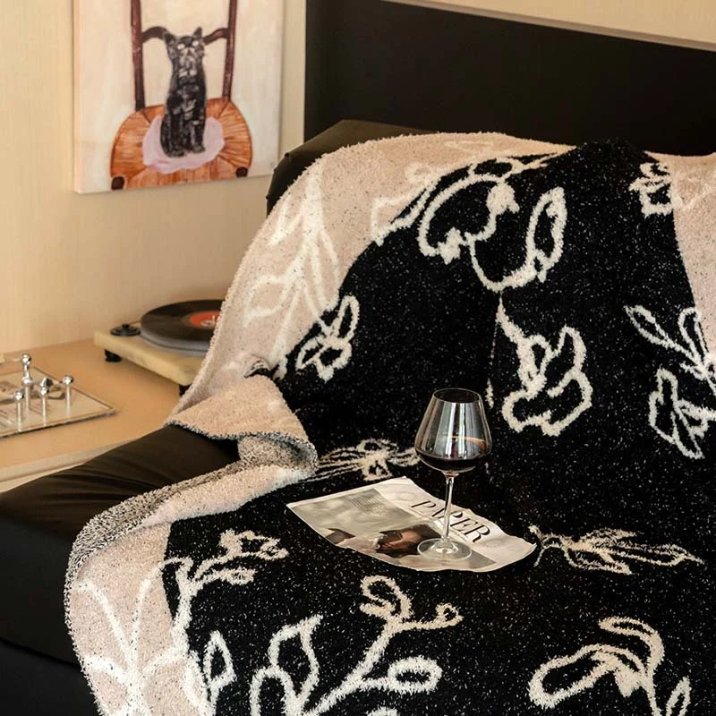 Extraweiche Chenille-Wohndecke mit Katzenillustration und Sternenrelief Karnz