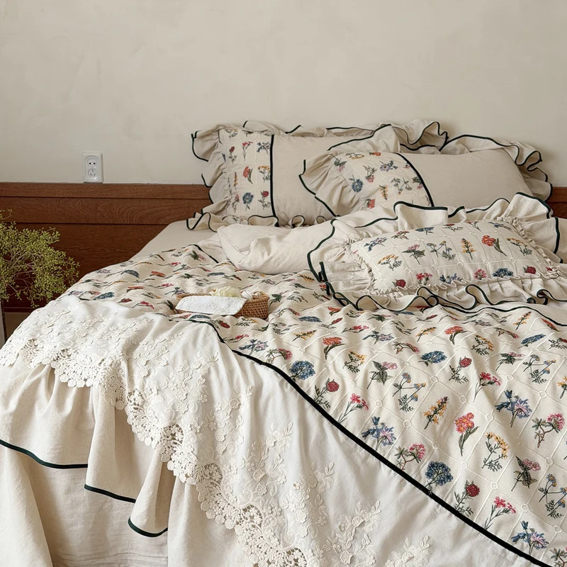 Boho-Bettwäsche-Set mit gesticktem Blumenmuster und Volantkissen Karnz