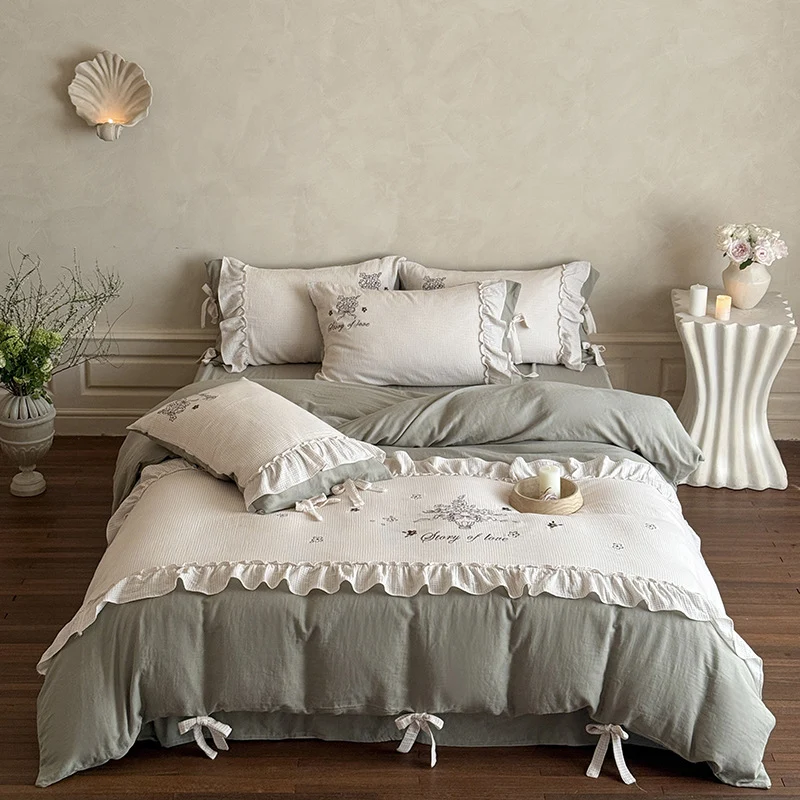 Bettwäsche-Set aus Baumwoll-Leinen-Mix mit zarter Blumenstickerei, Rüschenbordüre und Wendefunktion Karnz