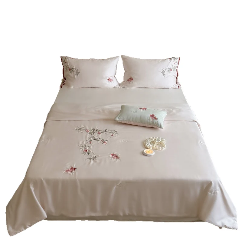 Besticktes Satin-Bettwäsche-Set mit floraler Zierstickerei und seidig-feinem Griff Karnz