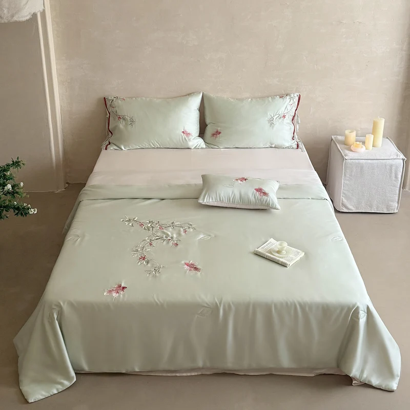 Besticktes Satin-Bettwäsche-Set mit floraler Zierstickerei und seidig-feinem Griff Karnz
