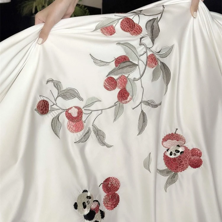 Bestickte Baumwollsatin-Bettwäschegarnitur mit floraler Apfel- und Panda-Applikation Karnz