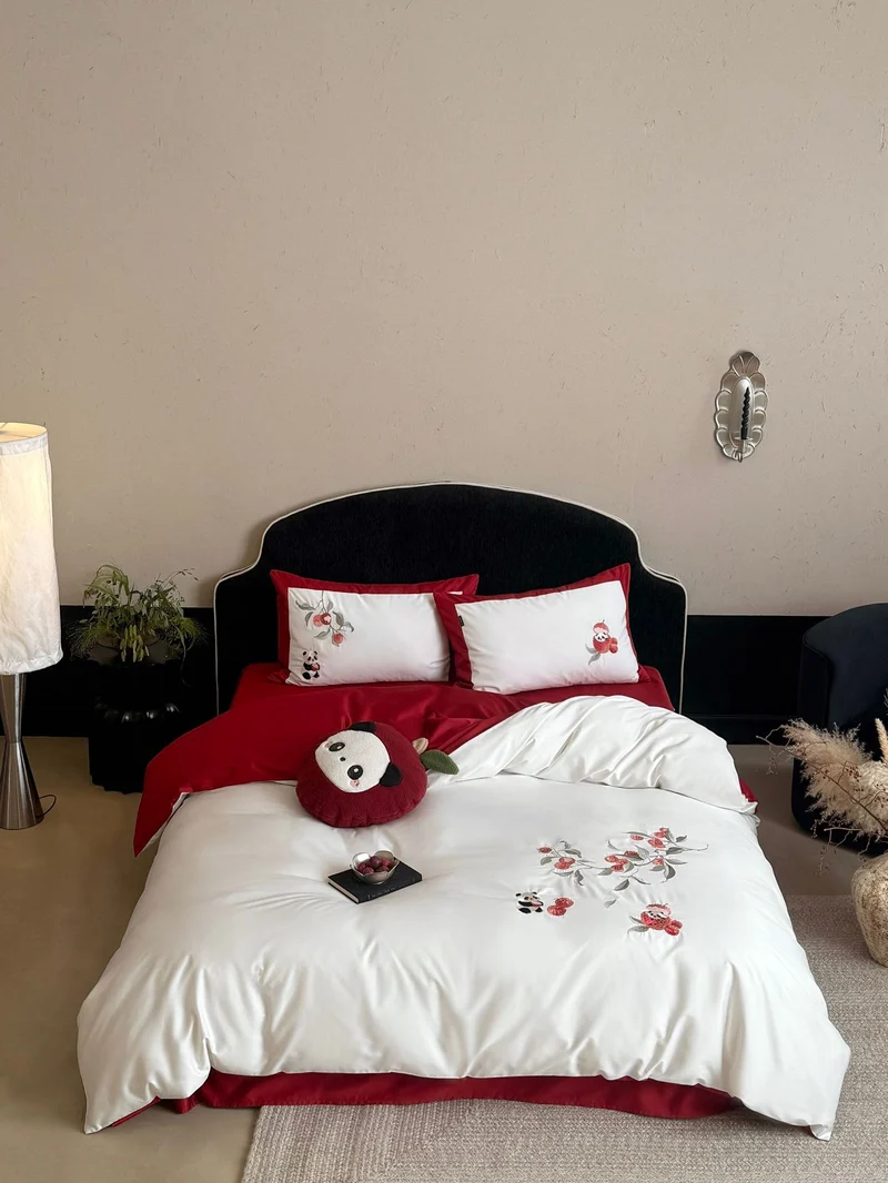 Bestickte Baumwollsatin-Bettwäschegarnitur mit floraler Apfel- und Panda-Applikation Karnz