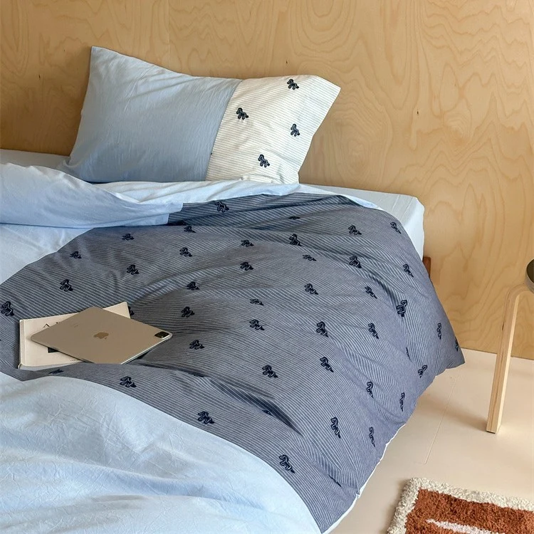 Bedlinen-Bettwäsche-Set aus Baumwolle mit feinem Streifen- und Tierstickmotiv Karnz