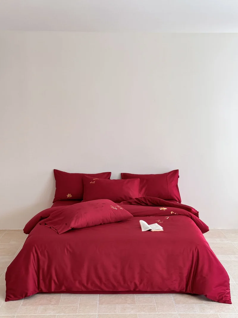 Baumwoll‑Satin Bettbezuggarnitur mit feiner Lotus‑Stickerei und seidig‑weichem Griff Karnz
