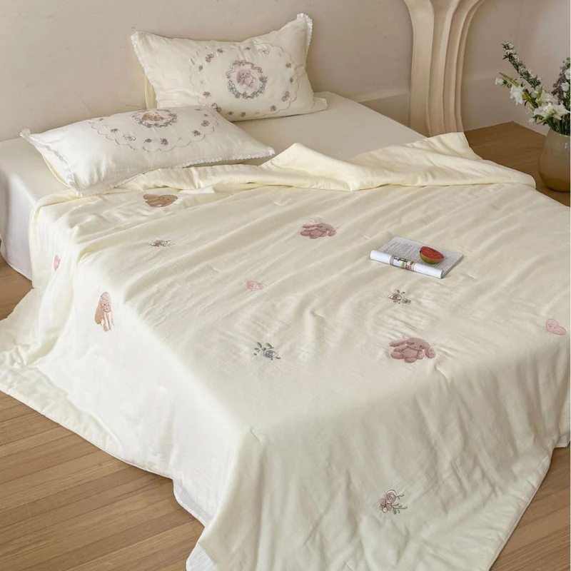 Zartes Baumwoll-Bettwäscheset mit besticktem Kopfkissen und Spannlaken Karnz