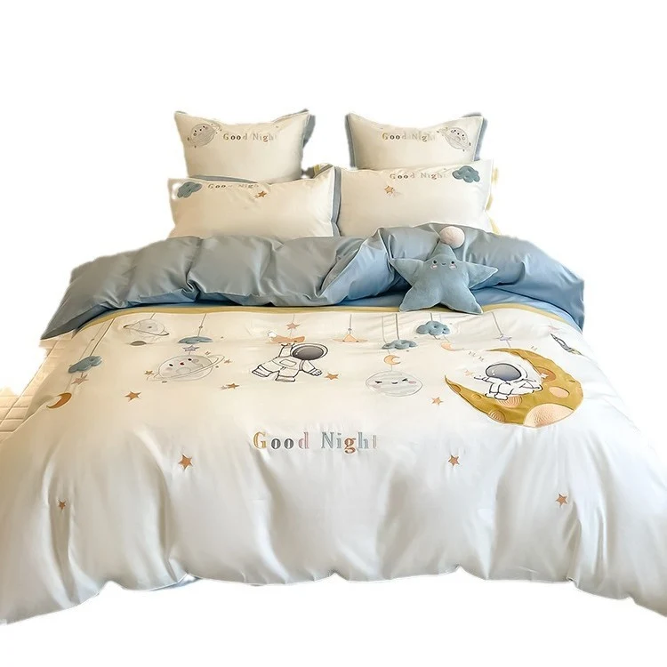 Verspieltes Bettwäsche-Set aus Baumwollsatin mit applizierten Cartoon-Motiven, Volant-Rüschen und dekorativen Kissenbezügen Karnz