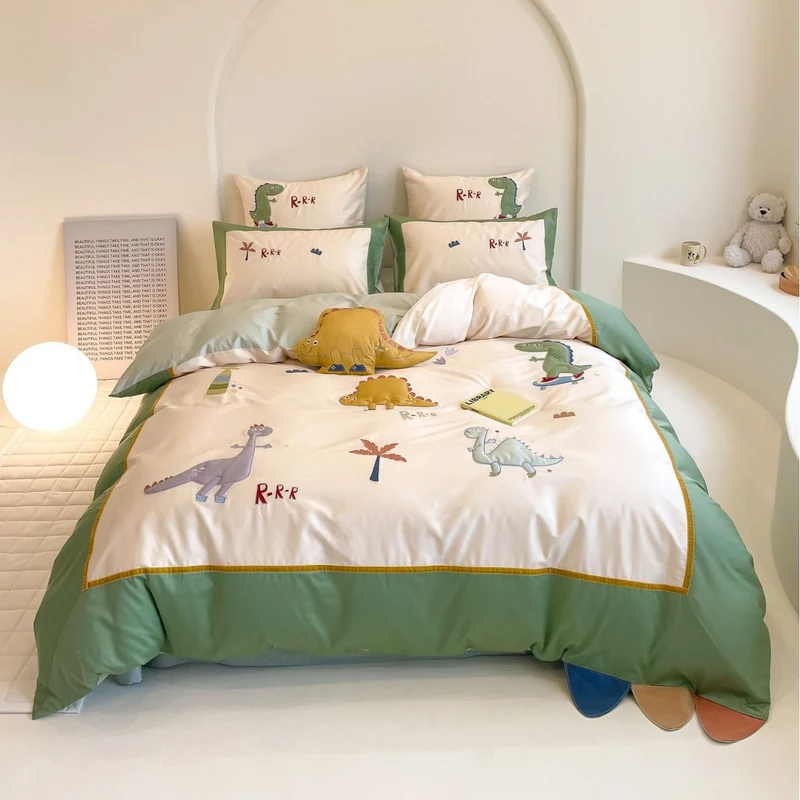 Verspieltes Bettwäsche-Set aus Baumwollsatin mit applizierten Cartoon-Motiven, Volant-Rüschen und dekorativen Kissenbezügen Karnz