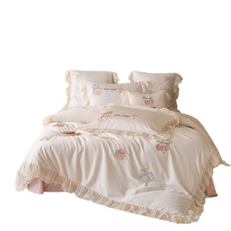 Verspieltes Baumwollsatin-Bettwäsche-Set mit Rüschenvolant und detailreicher Stickerei Karnz