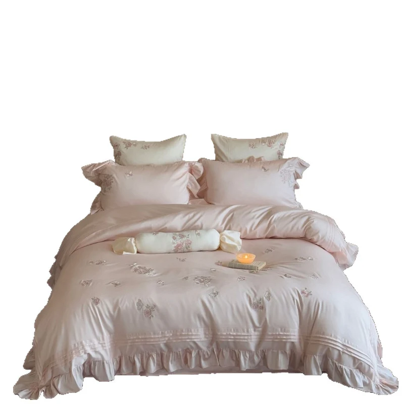 Romantisches Satin-Bettbezug-Set mit Rüschenvolant, Rosenstickerei und Zierkissen Karnz