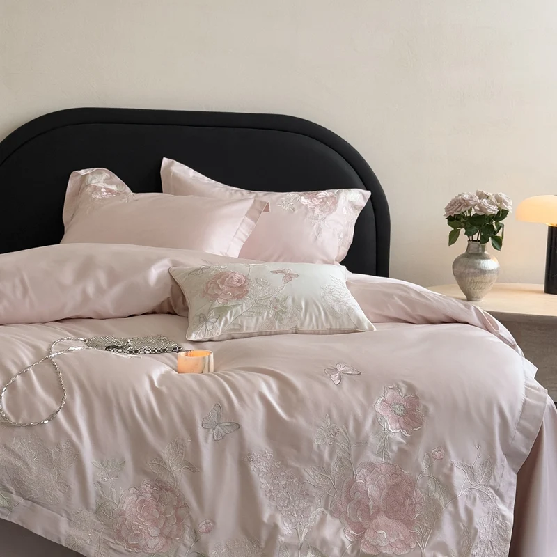 Luxuriöses Satin-Bettwäsche-Set mit floraler Stickerei und seidenweichem Finish Karnz