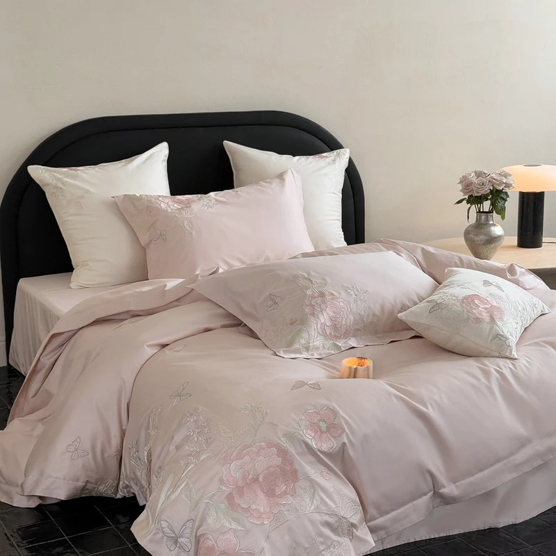 Luxuriöses Satin-Bettwäsche-Set mit floraler Stickerei und seidenweichem Finish Karnz
