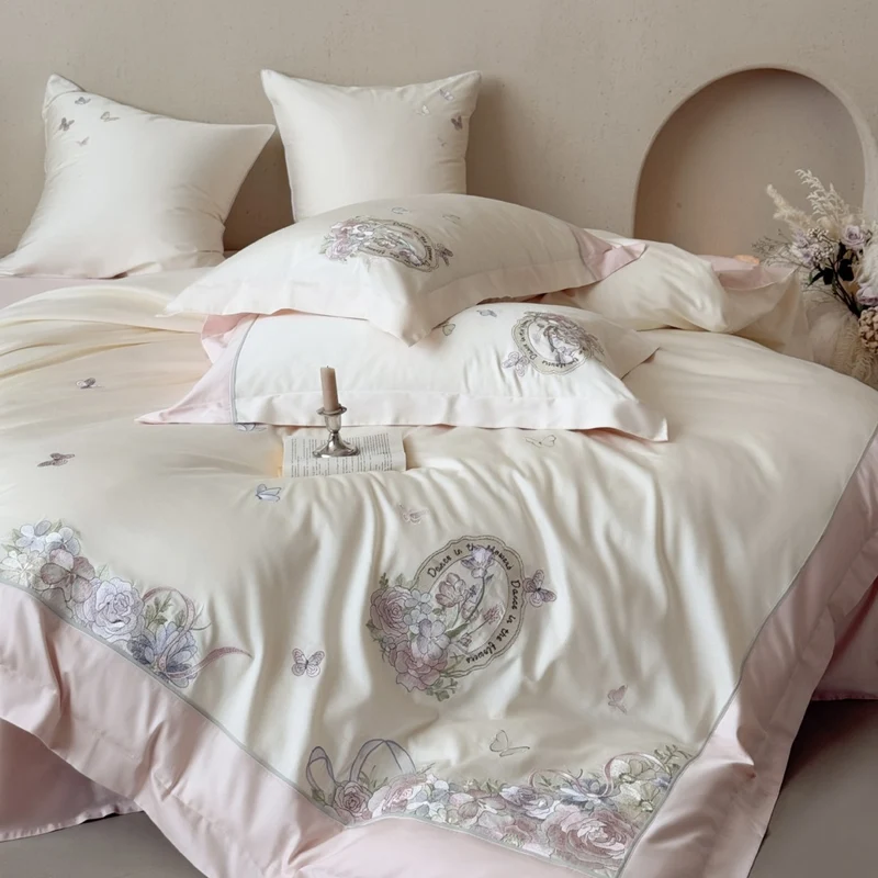 Luxuriöses floral besticktes Baumwollsatin-Bettwäsche-Set mit Volant und Zierkissen Karnz