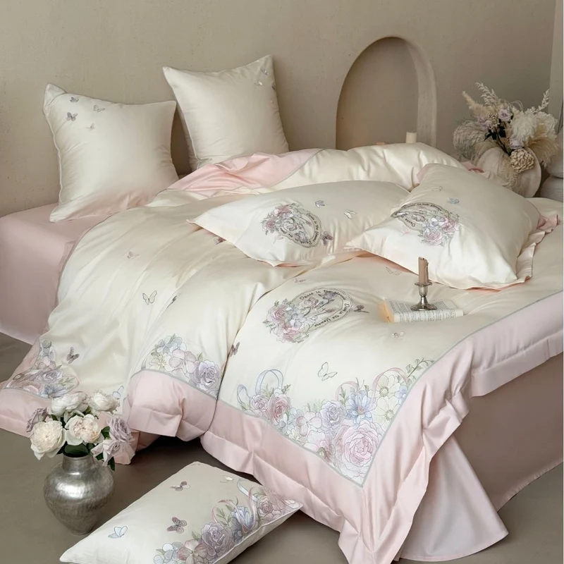 Luxuriöses floral besticktes Baumwollsatin-Bettwäsche-Set mit Volant und Zierkissen Karnz