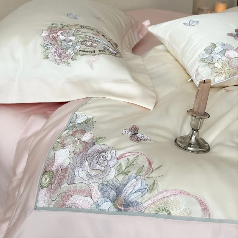 Luxuriöses floral besticktes Baumwollsatin-Bettwäsche-Set mit Volant und Zierkissen Karnz