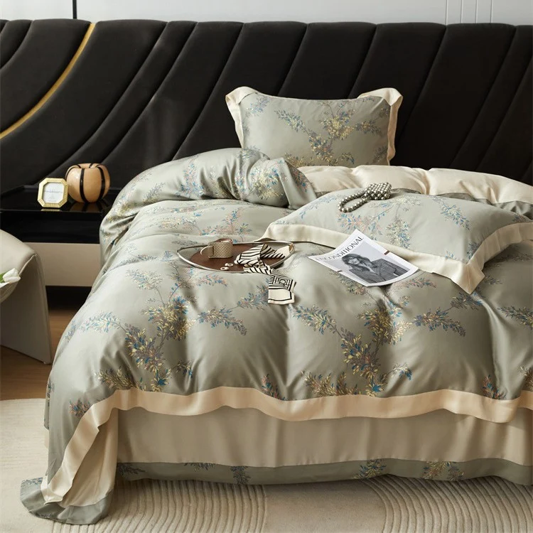 Luxuriöse Satin-Bettwäsche-Garnitur mit geometrischem Jacquardmuster und Satinbesatz Karnz
