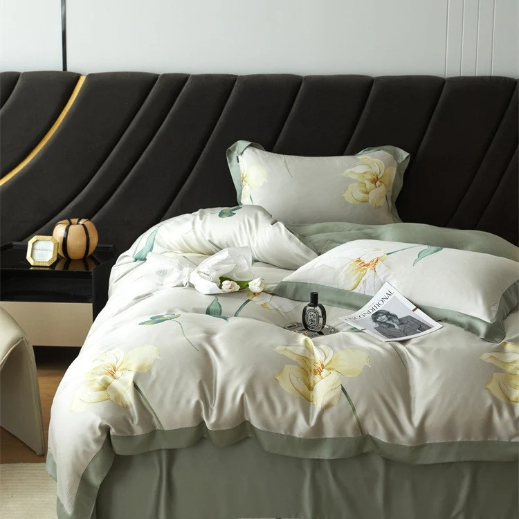 Luxuriöse Satin-Bettwäsche-Garnitur mit geometrischem Jacquardmuster und Satinbesatz Karnz