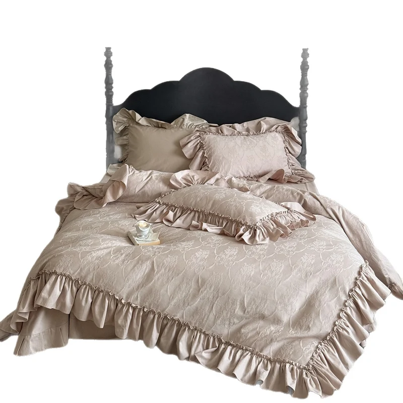 Jacquard-Bettwäschegarnitur mit voluminöser Volant-Rüsche und floraler Ton-in-Ton-Struktur Karnz