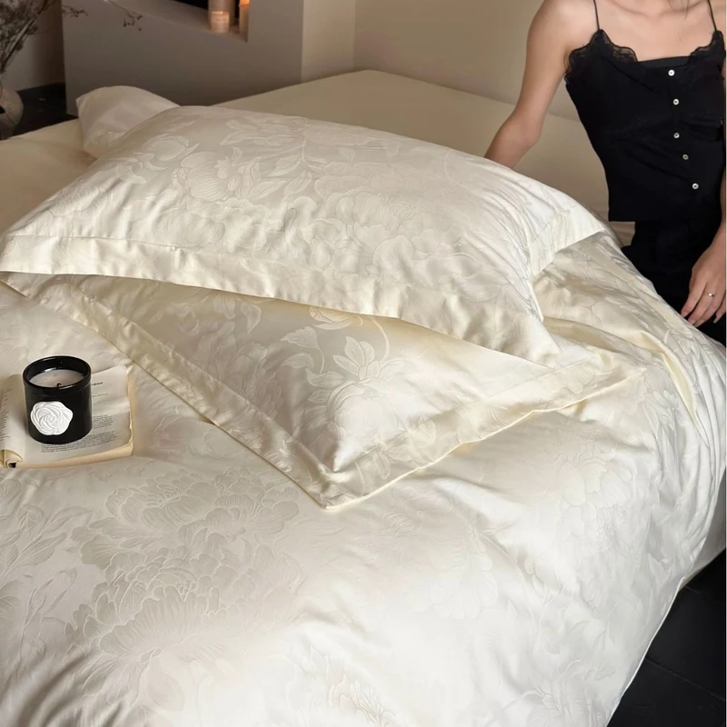 Jacquard-Bettwäsche-Set aus Baumwoll-Satin mit floraler Reliefstruktur Karnz